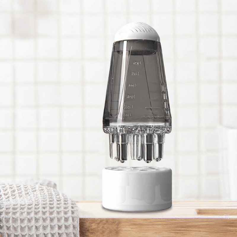 Compact hair treatment applicator under 10cm for easy handling and travel